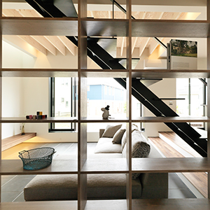 玄関入ってすぐの飾り棚。 インテリアが好きな方はお気に入りに囲まれて素敵な時間を過ごせます。